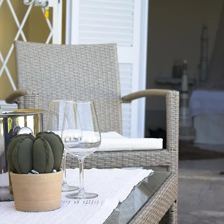 Masseria Lu Iundulu Bed & Breakfast *